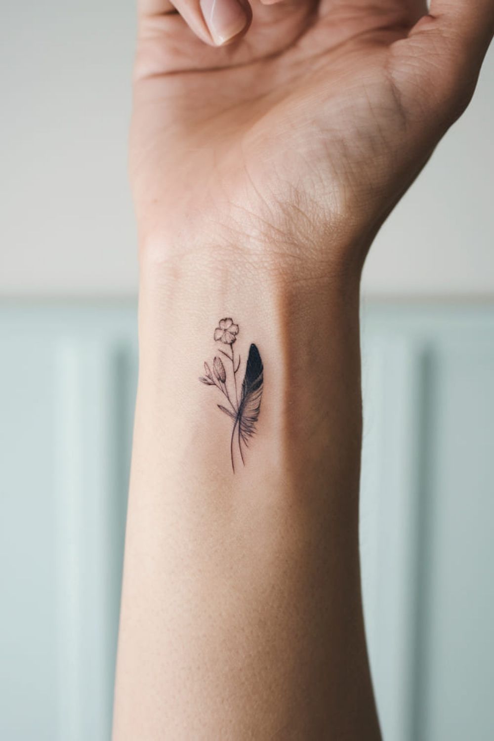 28 Feather Tattoo Ideas 2026: Elegant Designs, Symbolism, and Timeless Inspiration