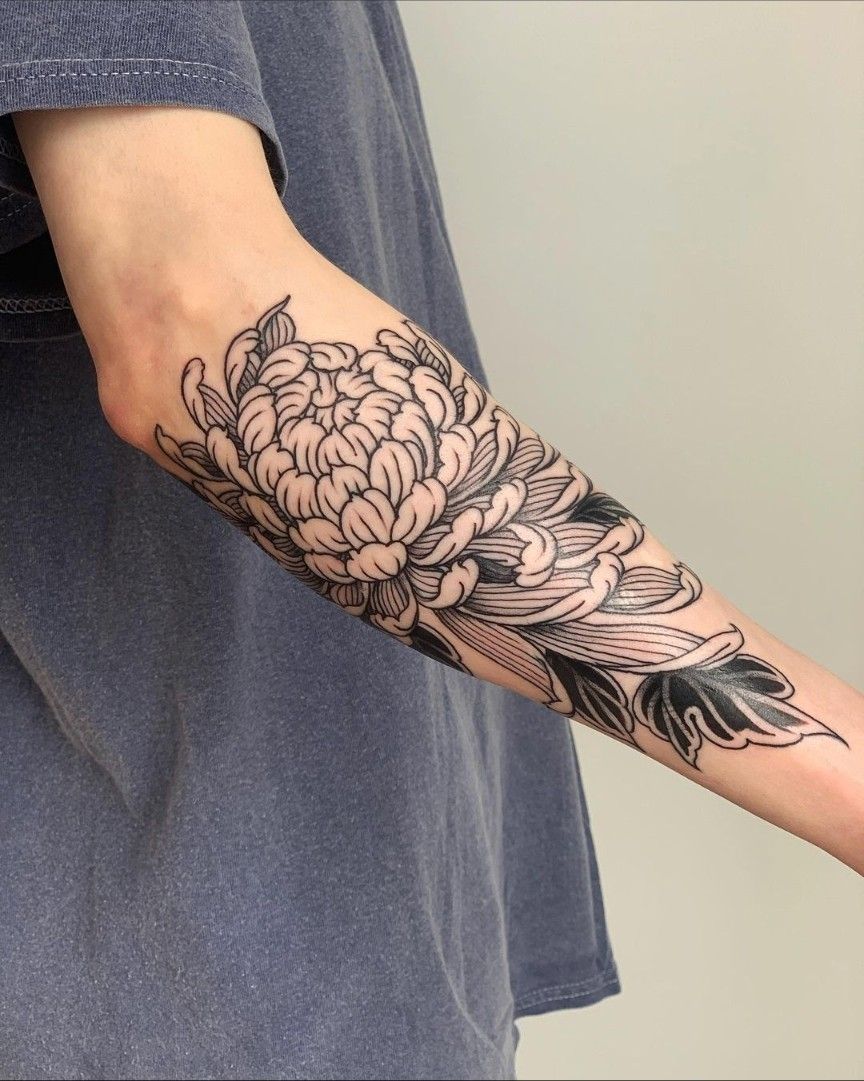29 Chrysanthemum Tattoo Ideas 2026: Elegant Floral Designs Full of Meaning