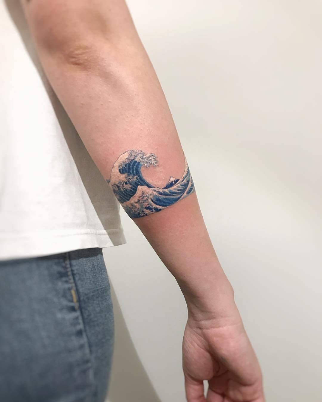 29 Wave Tattoo Ideas 2026: Ocean-Inspired Designs That Capture Freedom, Motion, and Meaning