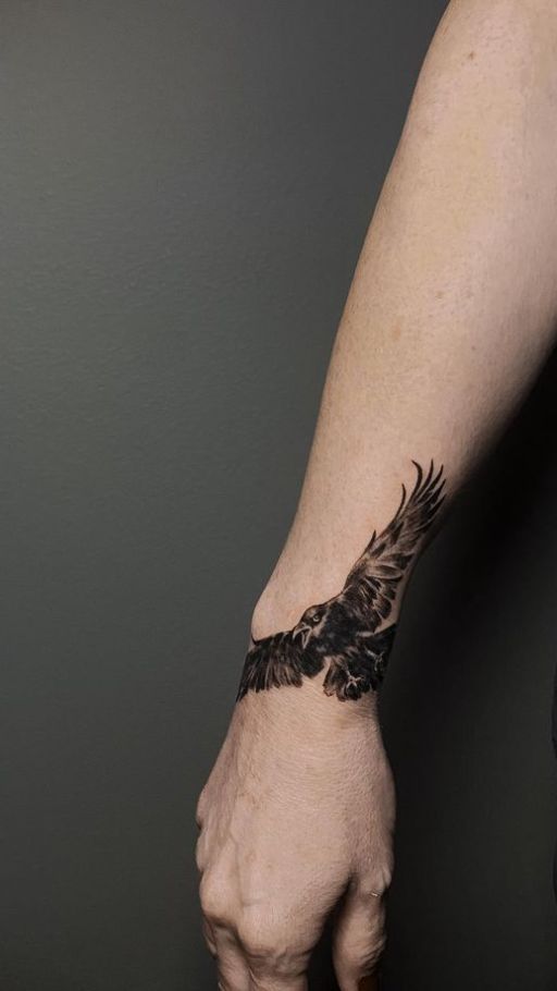 28 Raven Tattoo Ideas 2026: Powerful Designs Inspired by Mythology, Nature, and Modern Ink