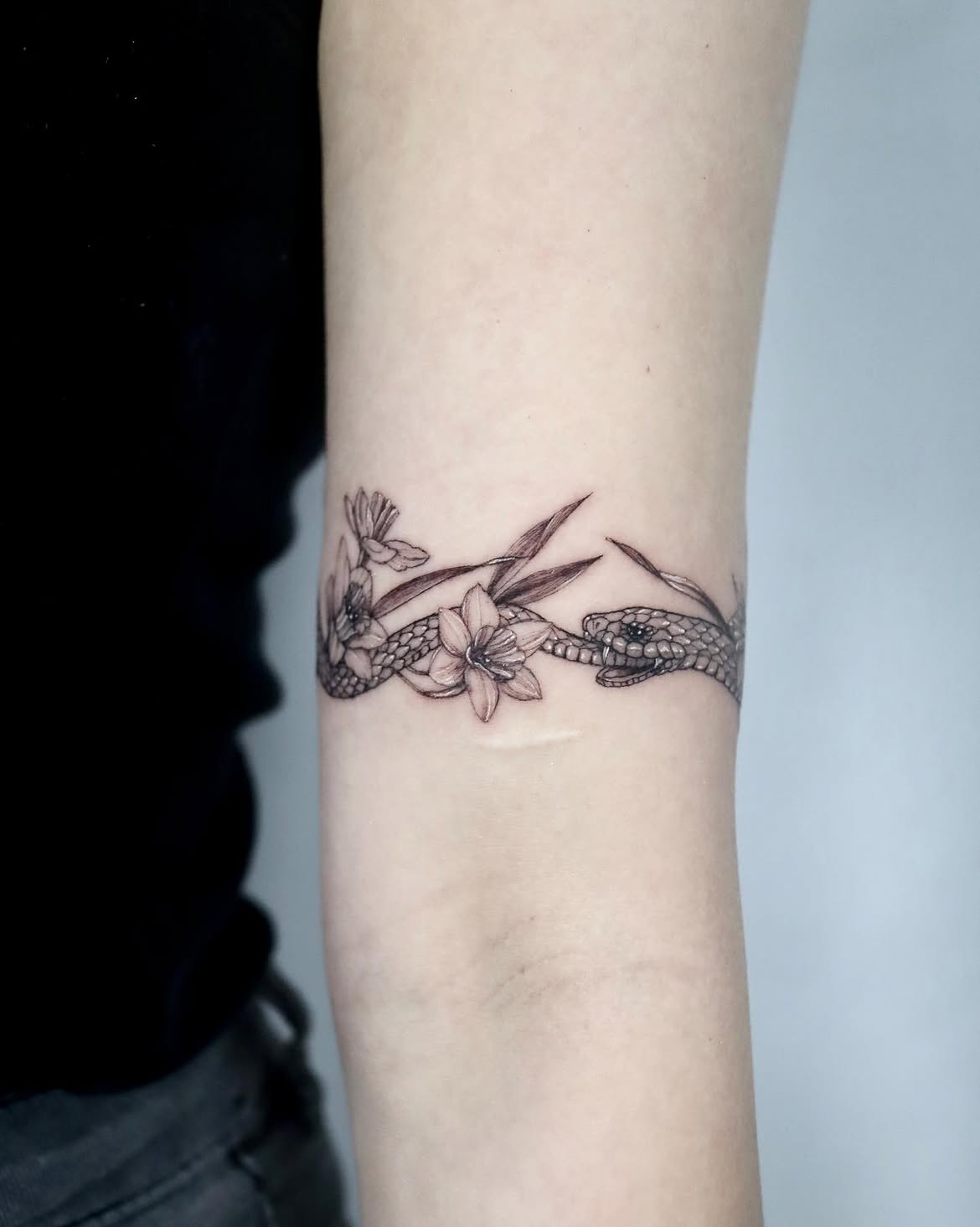 30 Ouroboros Tattoo Ideas 2026: Timeless Designs That Blend Ancient Symbolism With Modern Ink