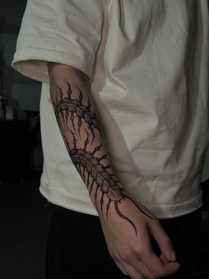 30 Centipede Tattoo Ideas 2026: Dark, Traditional and Blackwork Designs