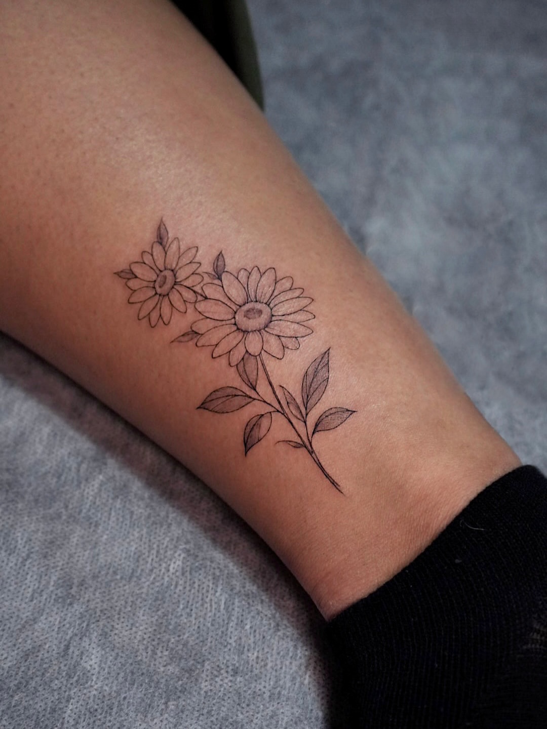 29 Daisy Tattoo Ideas 2026: Beautiful Designs Full of Meaning, Simplicity, and Timeless Charm
