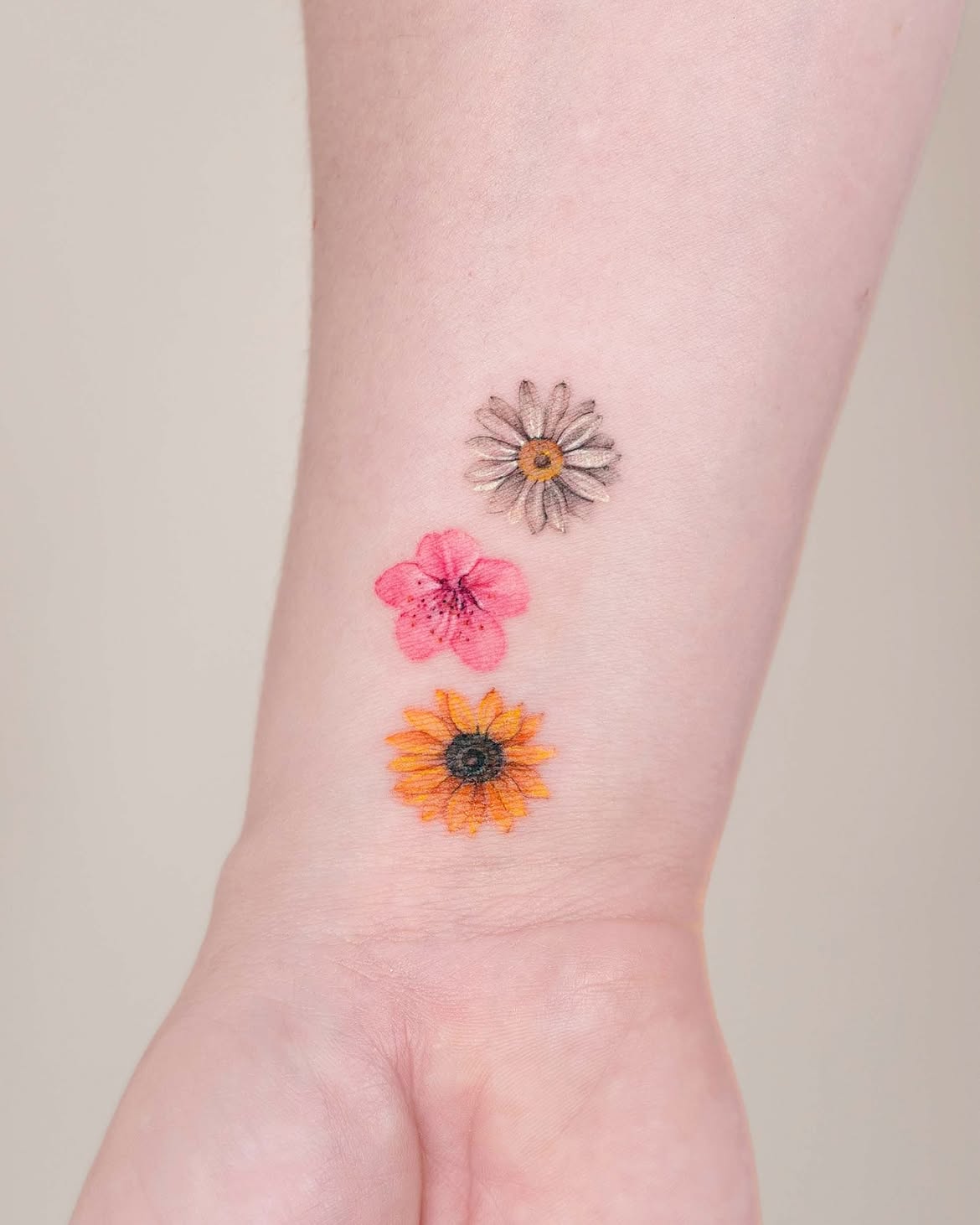 29 Daisy Tattoo Ideas 2026: Beautiful Designs Full of Meaning, Simplicity, and Timeless Charm
