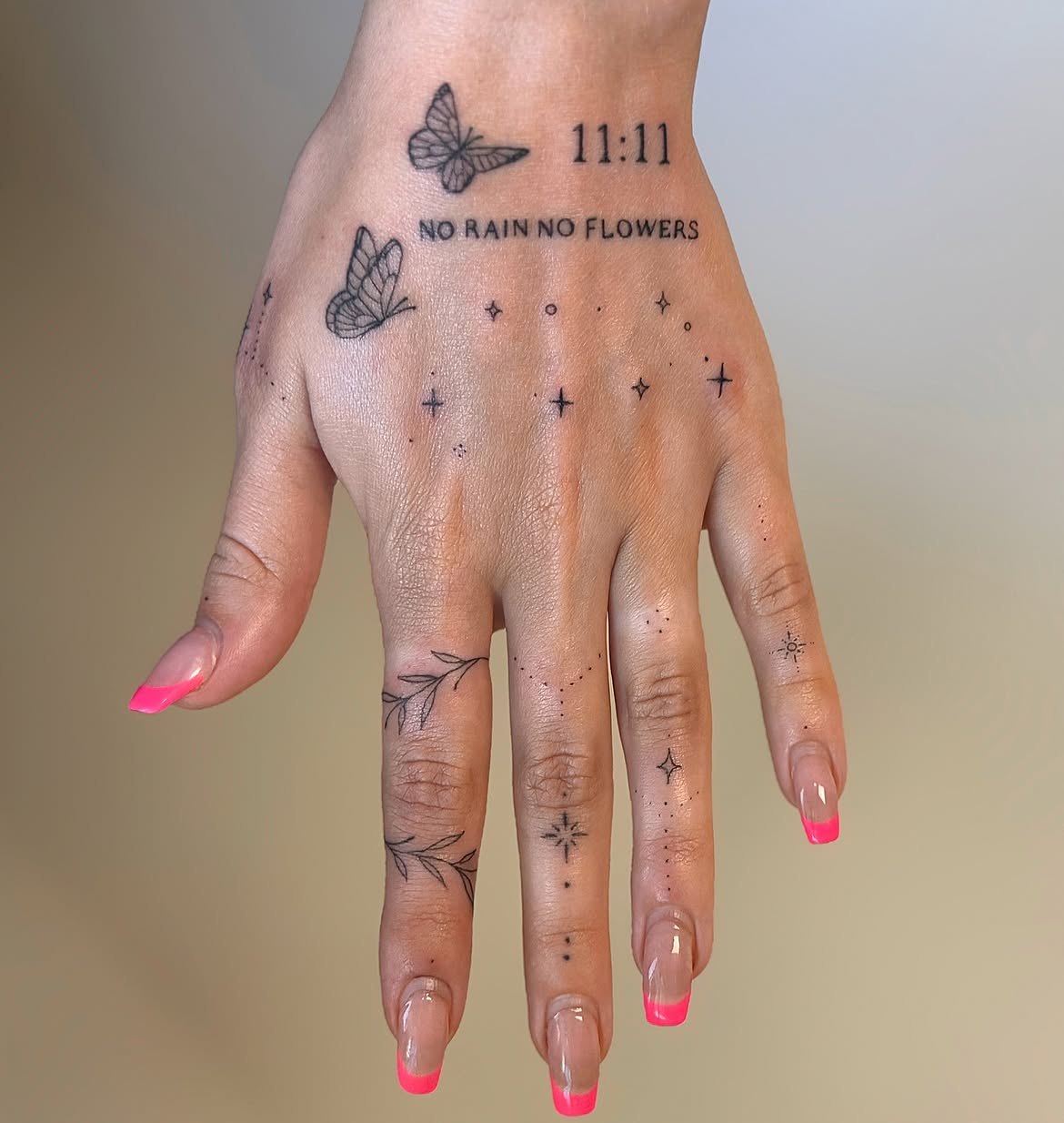 27 Finger Tattoo Ideas 2026: Elegant, Tiny & Creative Designs You’ll Want to Save