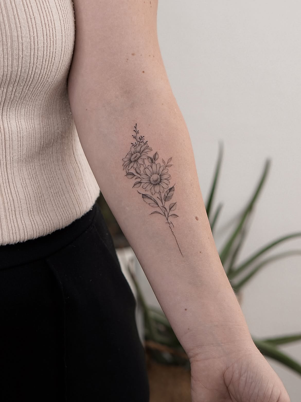 29 Daisy Tattoo Ideas 2026: Beautiful Designs Full of Meaning, Simplicity, and Timeless Charm