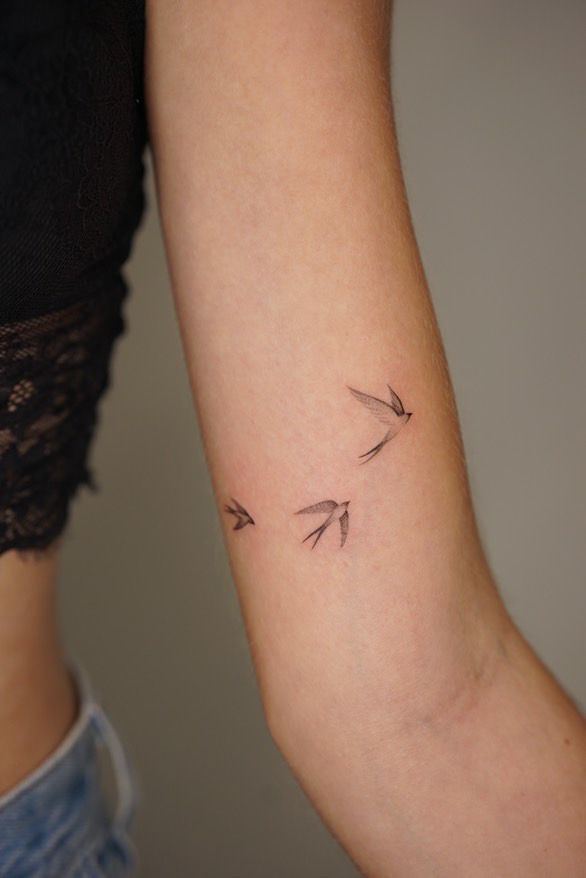 28 Sparrow Tattoo Ideas 2026: Fine Line, Traditional and Meaningful Designs