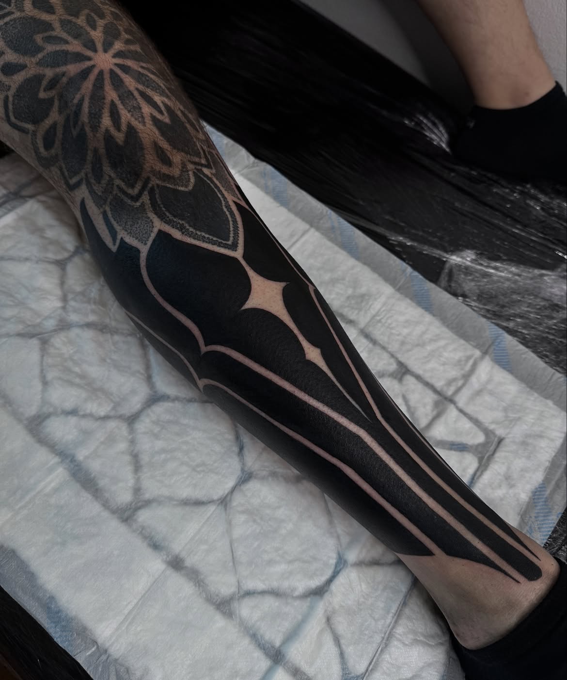 29 Blackwork Tattoo Ideas 2026: Bold Designs, Dark Aesthetics & Modern Inspiration