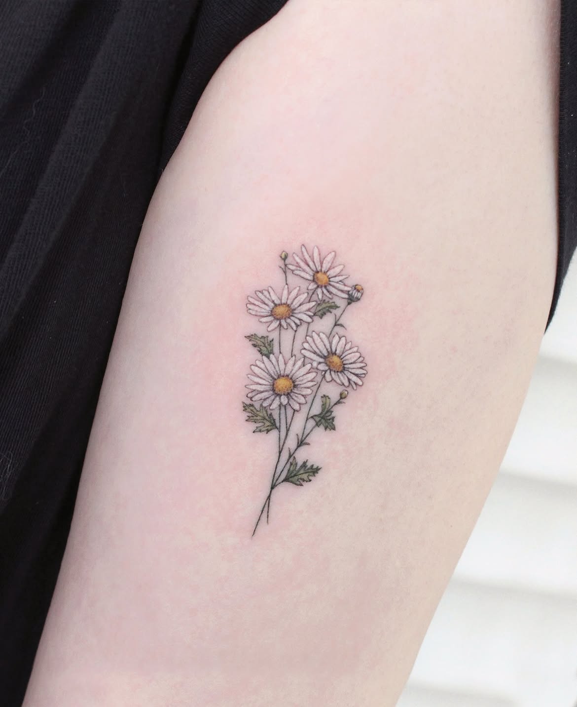 29 Daisy Tattoo Ideas 2026: Beautiful Designs Full of Meaning, Simplicity, and Timeless Charm