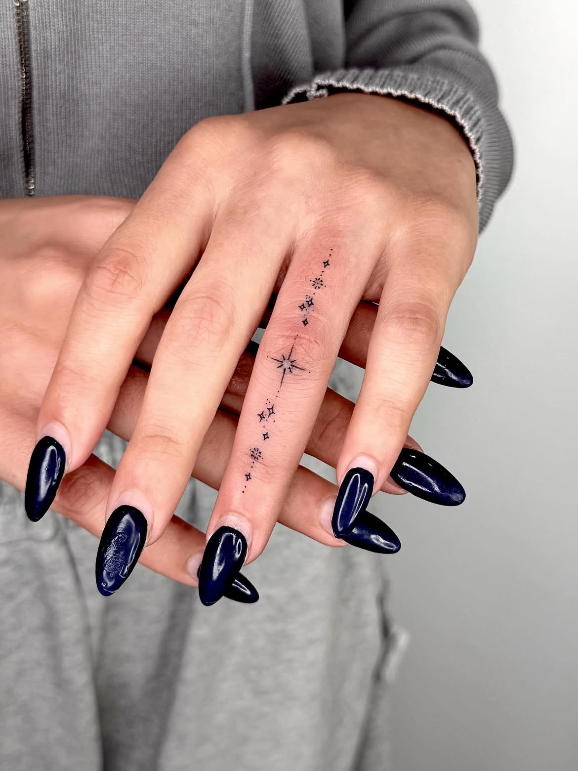 27 Finger Tattoo Ideas 2026: Elegant, Tiny & Creative Designs You’ll Want to Save