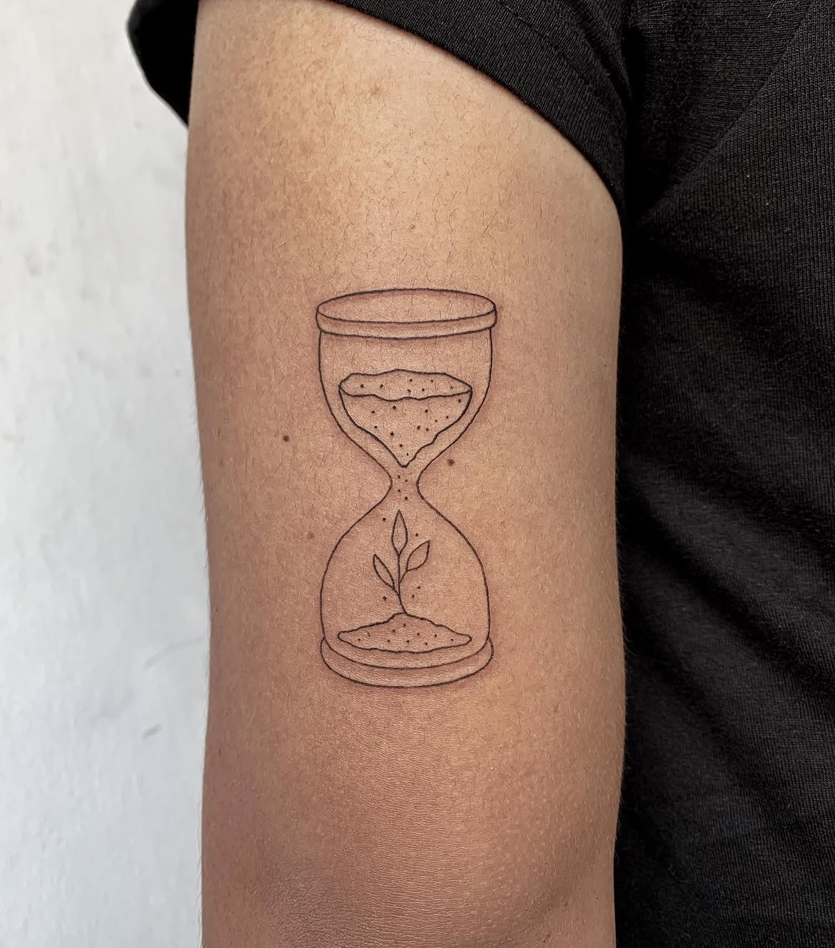 27 Hourglass Tattoo Ideas 2026: Timeless Designs That Turn Every Second Into Art