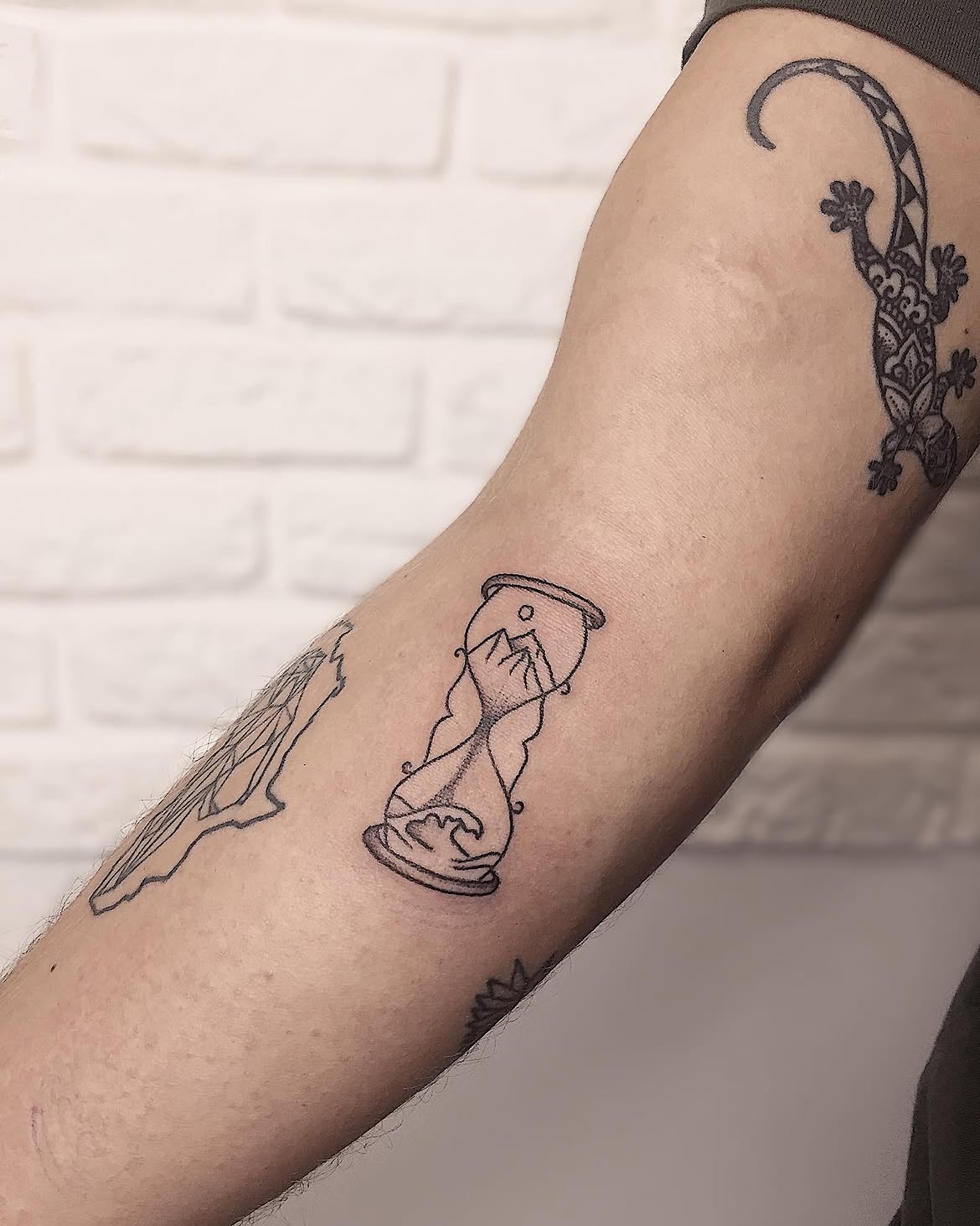 27 Hourglass Tattoo Ideas 2026: Timeless Designs That Turn Every Second Into Art