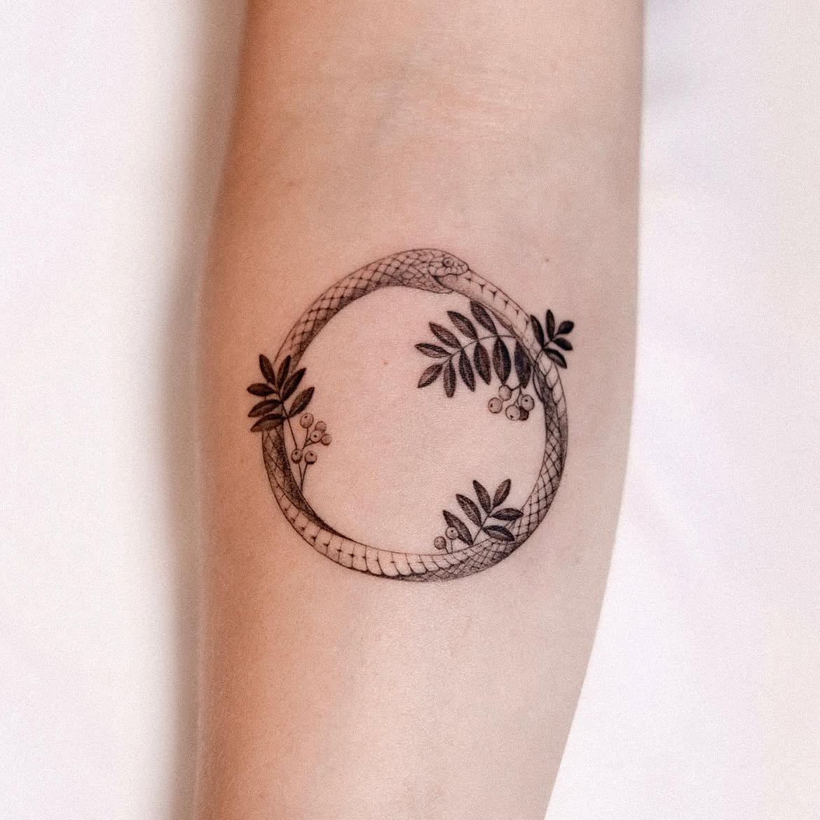 30 Ouroboros Tattoo Ideas 2026: Timeless Designs That Blend Ancient Symbolism With Modern Ink