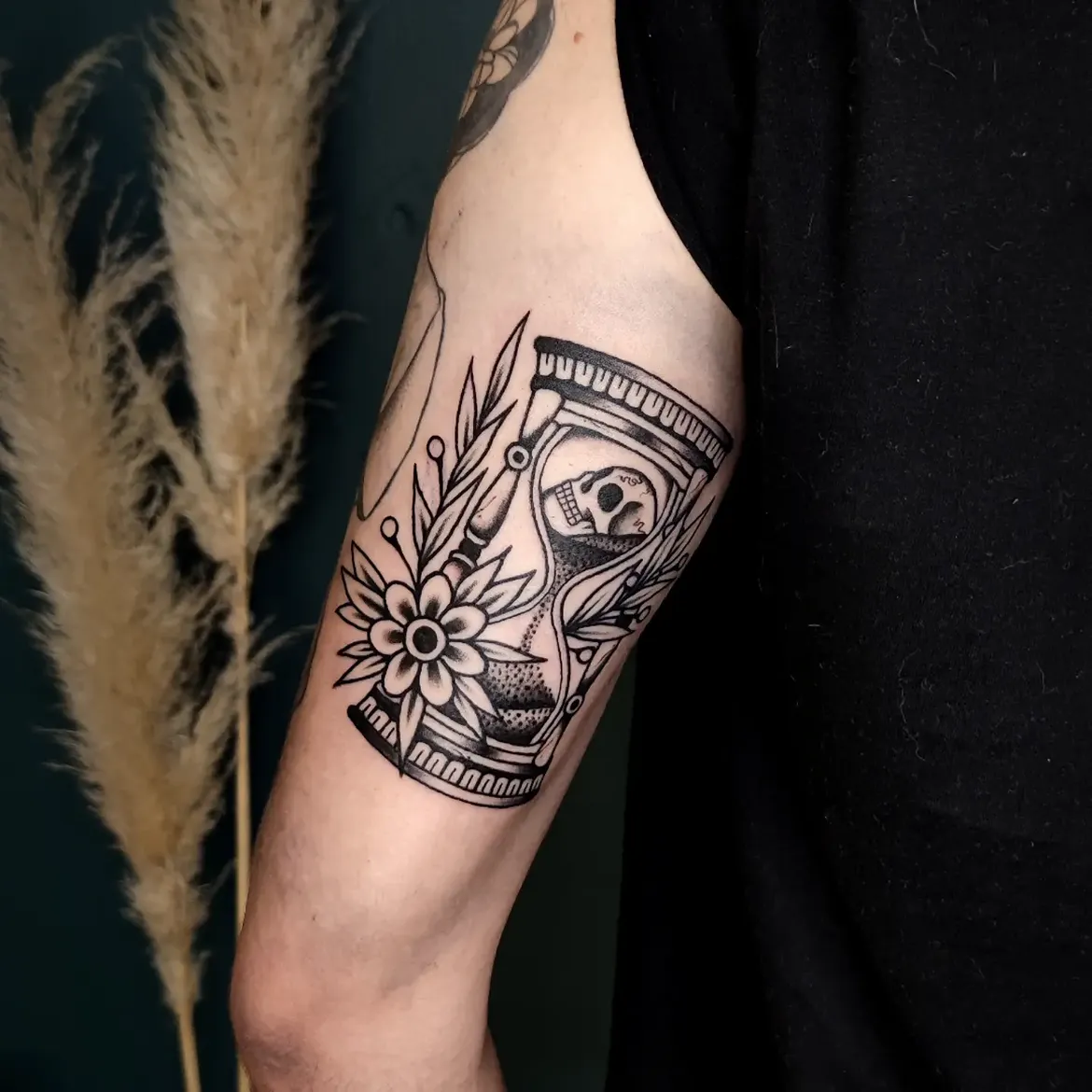 27 Hourglass Tattoo Ideas 2026: Timeless Designs That Turn Every Second Into Art