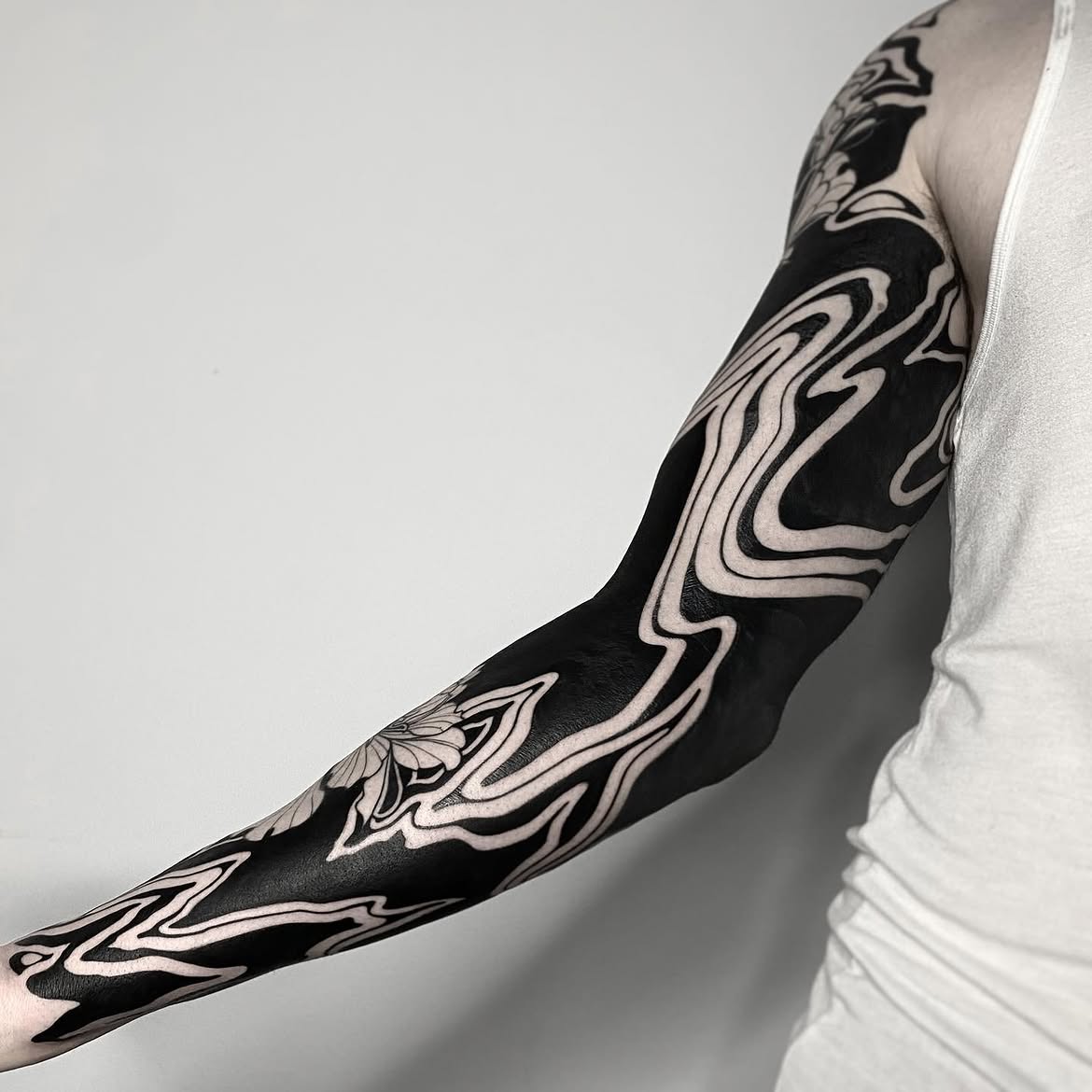 29 Blackwork Tattoo Ideas 2026: Bold Designs, Dark Aesthetics & Modern Inspiration