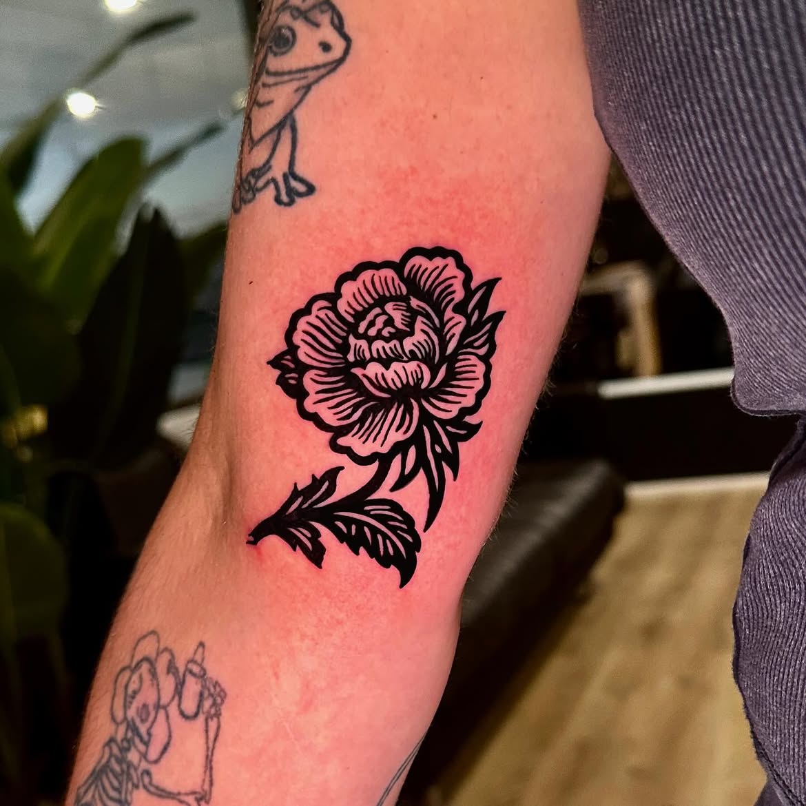 29 Blackwork Tattoo Ideas 2026: Bold Designs, Dark Aesthetics & Modern Inspiration