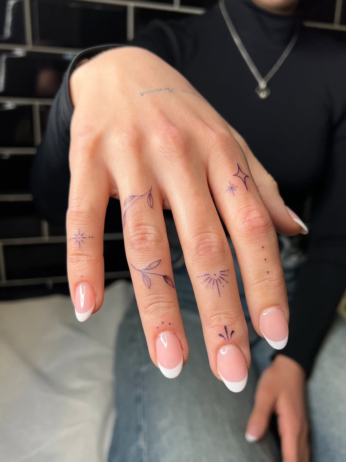 27 Finger Tattoo Ideas 2026: Elegant, Tiny & Creative Designs You’ll Want to Save
