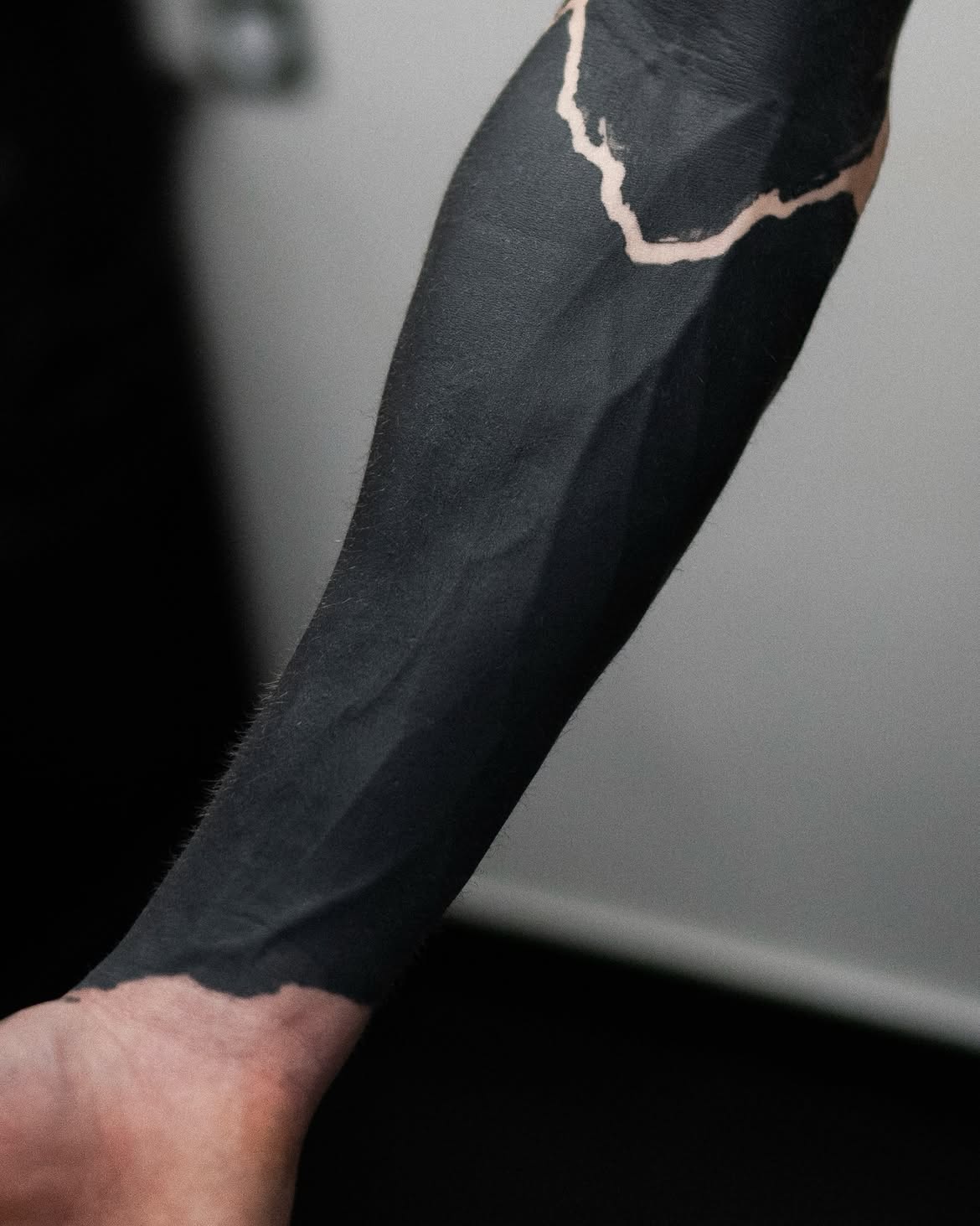 29 Blackwork Tattoo Ideas 2026: Bold Designs, Dark Aesthetics & Modern Inspiration