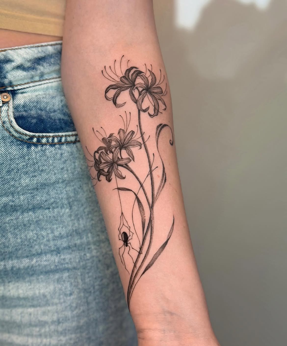 25 Spider Lily Tattoo Ideas 2026: Elegant, Symbolic & Japanese-Inspired Designs You’ll Love
