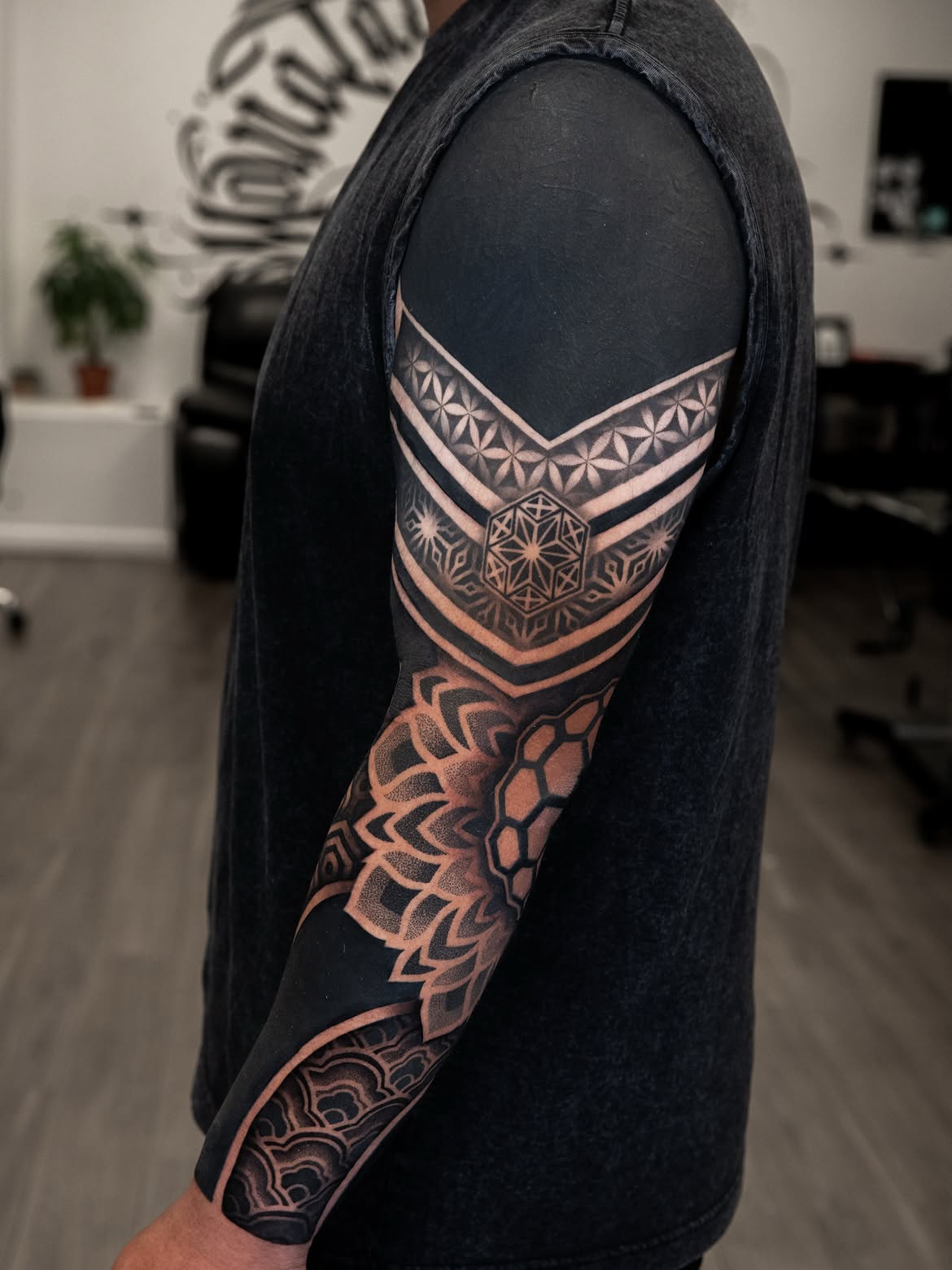 29 Blackwork Tattoo Ideas 2026: Bold Designs, Dark Aesthetics & Modern Inspiration