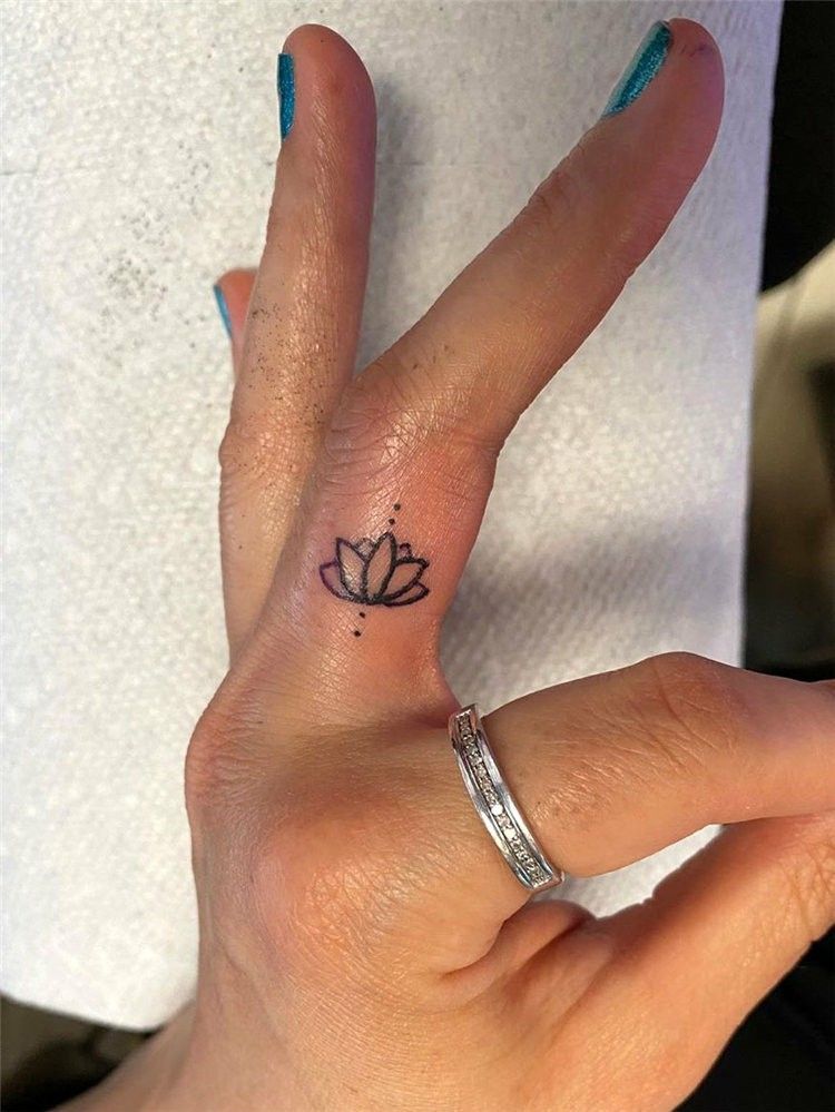 27 Finger Tattoo Ideas 2026: Elegant, Tiny & Creative Designs You’ll Want to Save