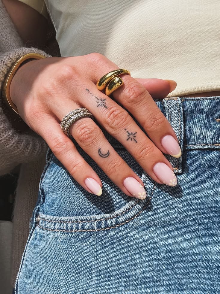 27 Finger Tattoo Ideas 2026: Elegant, Tiny & Creative Designs You’ll Want to Save