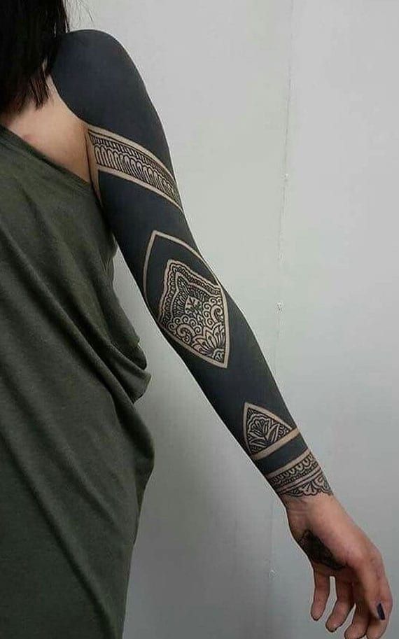 29 Blackwork Tattoo Ideas 2026: Bold Designs, Dark Aesthetics & Modern Inspiration