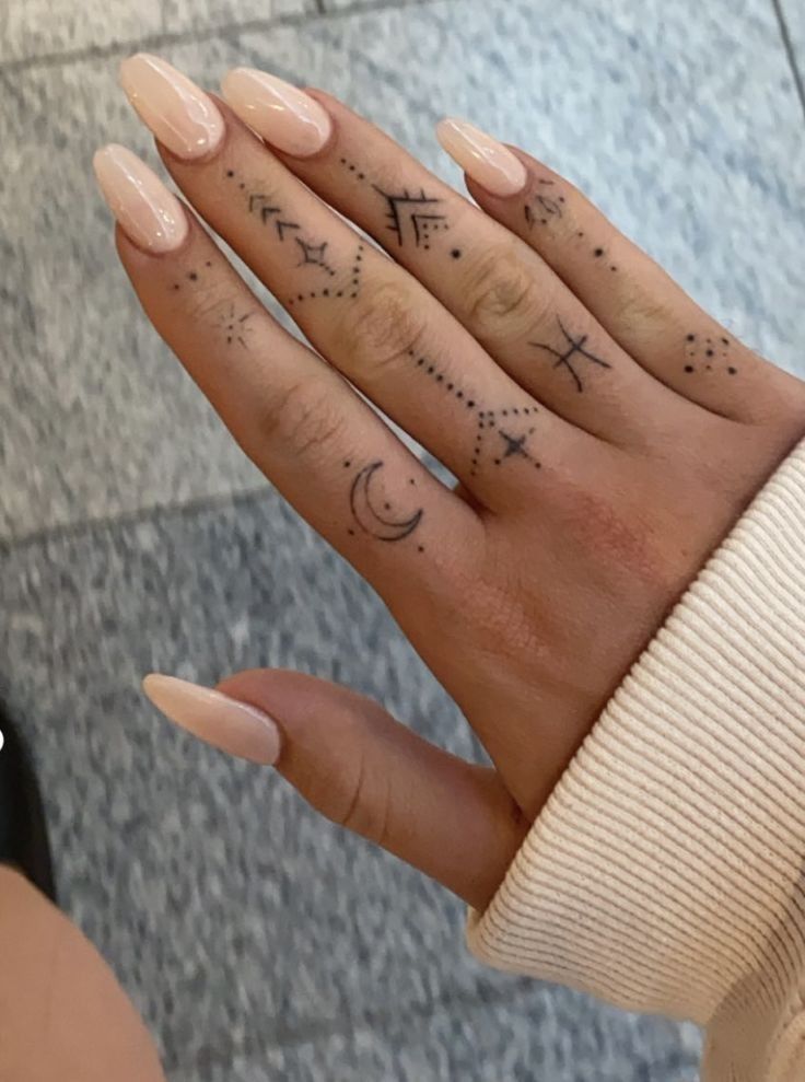 27 Finger Tattoo Ideas 2026: Elegant, Tiny & Creative Designs You’ll Want to Save