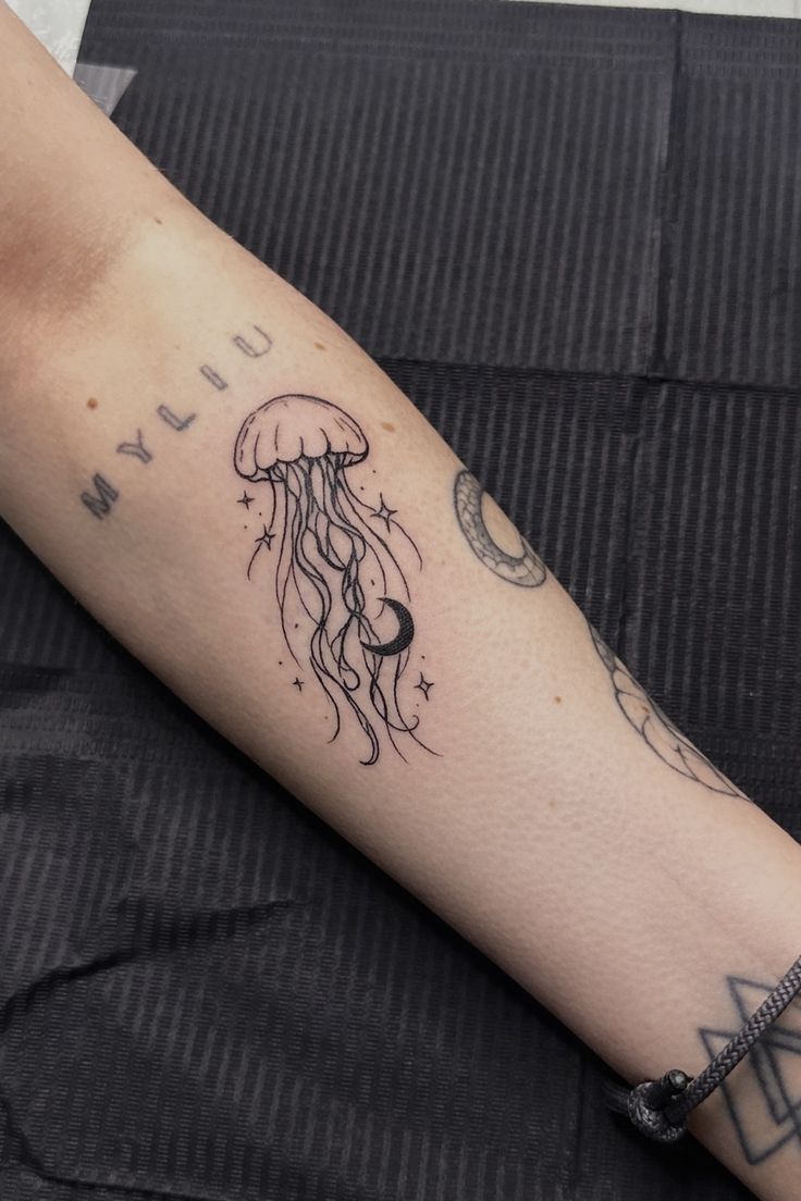 28 Jellyfish Tattoo Ideas 2026: Elegant Designs with Meaning and Ocean Inspiration
