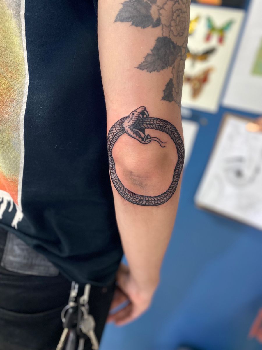 30 Ouroboros Tattoo Ideas 2026: Timeless Designs That Blend Ancient Symbolism With Modern Ink