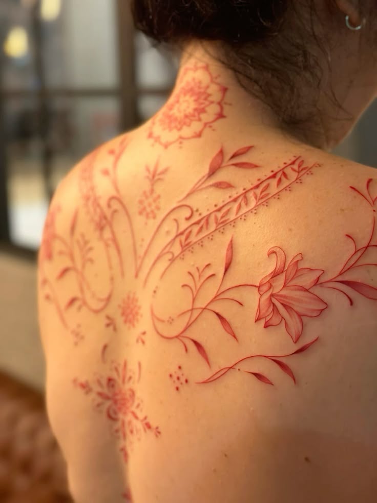 28 Red Ink Tattoo Ideas 2026: Fine Line Florals, Back Pieces and Feminine Designs