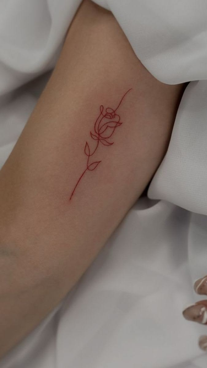 28 Red Ink Tattoo Ideas 2026: Fine Line Florals, Back Pieces and Feminine Designs