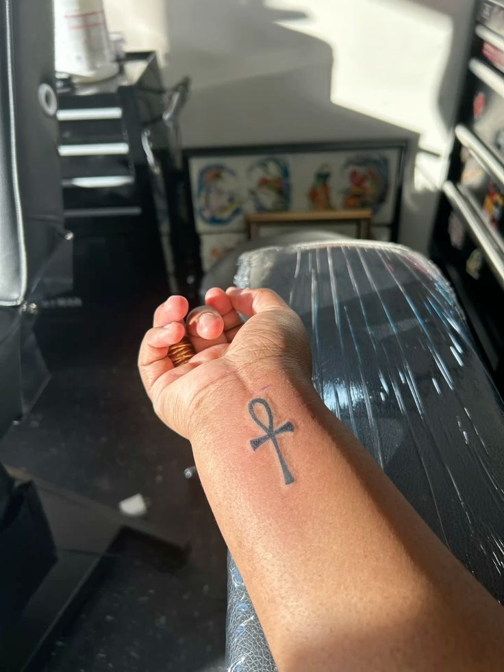 27 Ankh Tattoo Ideas: Meaningful Egyptian Designs for Every Placement