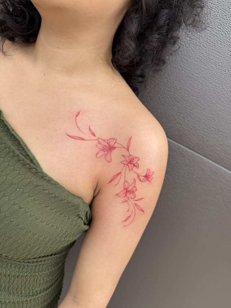 28 Red Ink Tattoo Ideas 2026: Fine Line Florals, Back Pieces and Feminine Designs