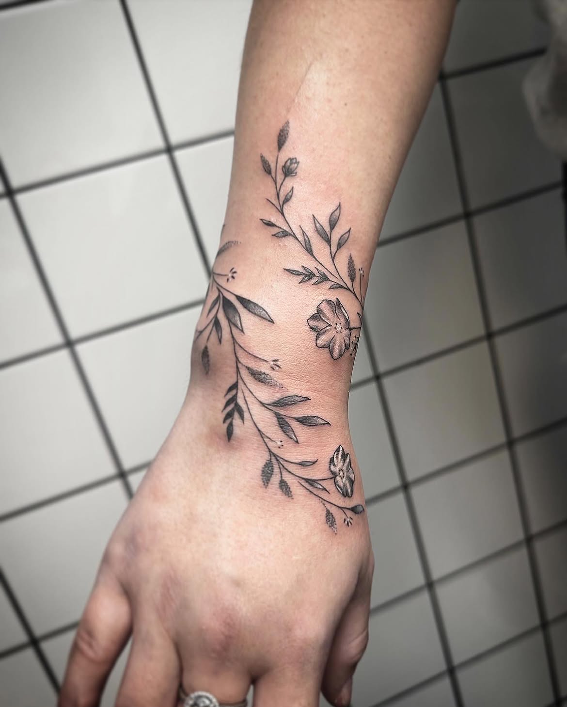 32 Wrist Tattoo Ideas 2026: Fine-Line, Floral and Wrap-Around Designs Worth Saving