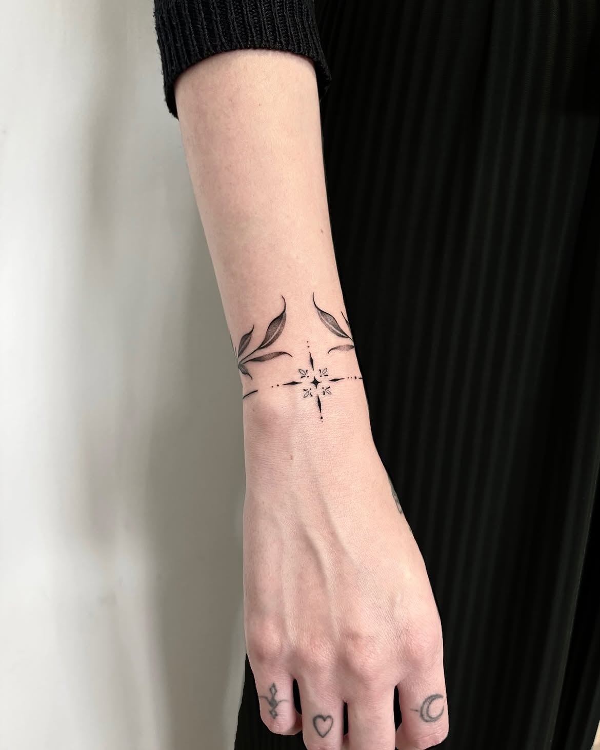 32 Wrist Tattoo Ideas 2026: Fine-Line, Floral and Wrap-Around Designs Worth Saving