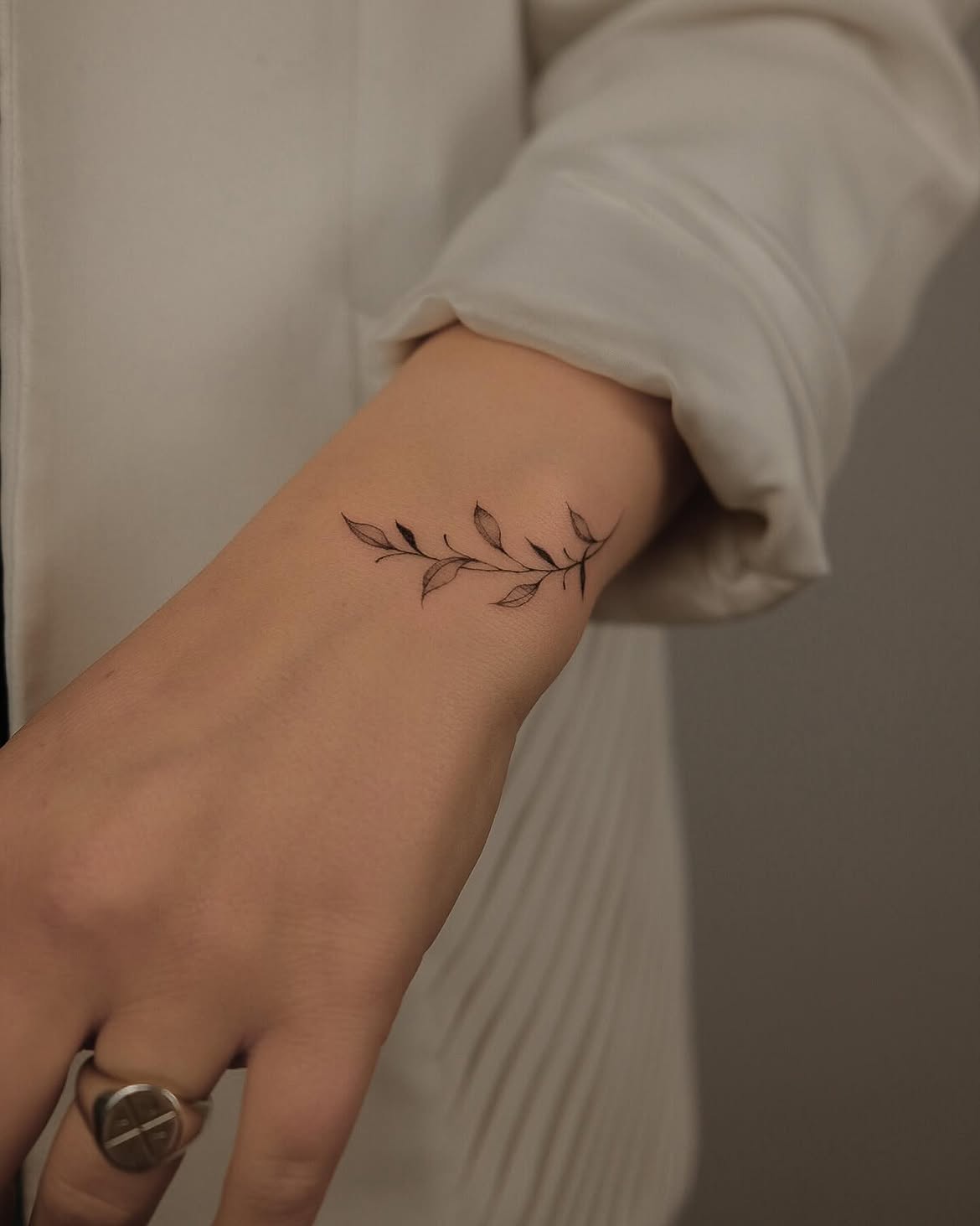 32 Wrist Tattoo Ideas 2026: Fine-Line, Floral and Wrap-Around Designs Worth Saving