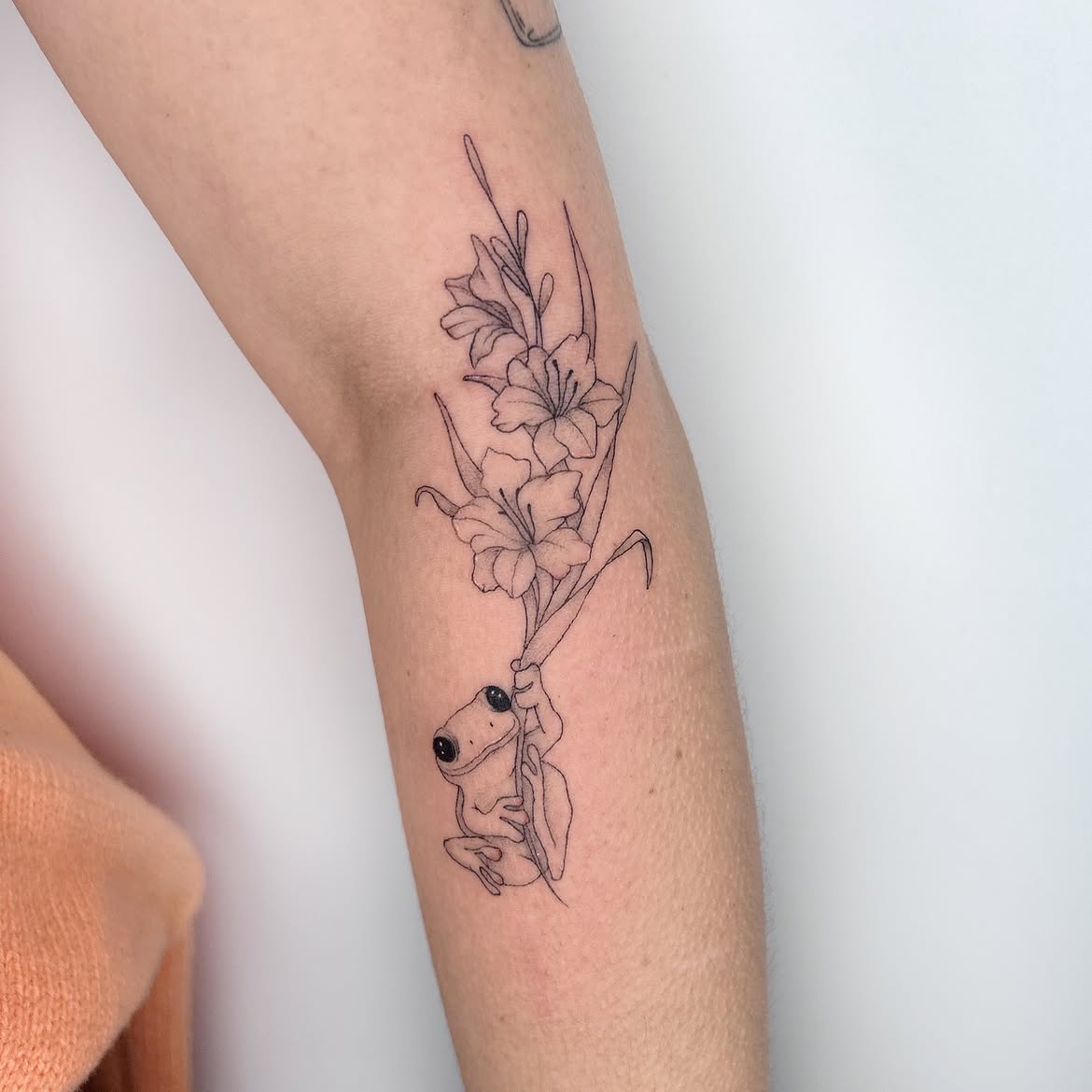 28 Frog Tattoo Ideas: Creative Designs From Tiny Frogs to Bold Tropical Art