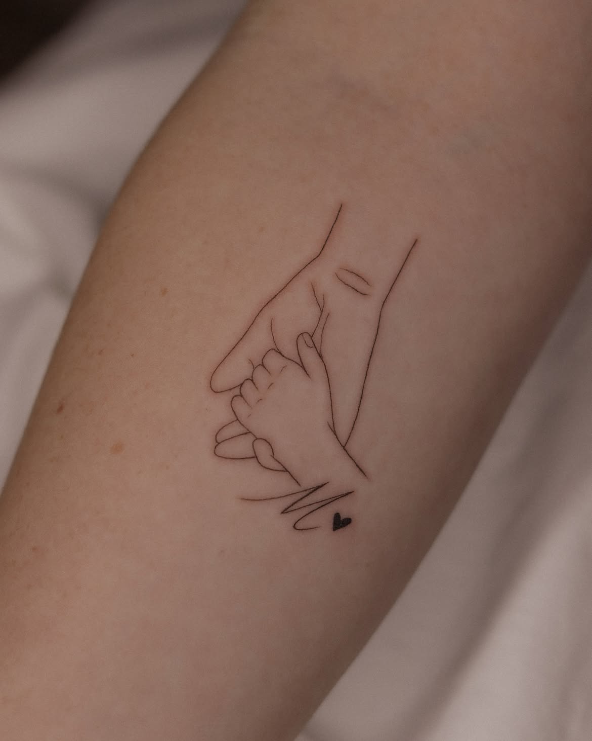 29 Mom Tattoo Ideas 2026: Meaningful Designs That Celebrate an Unbreakable Bond
