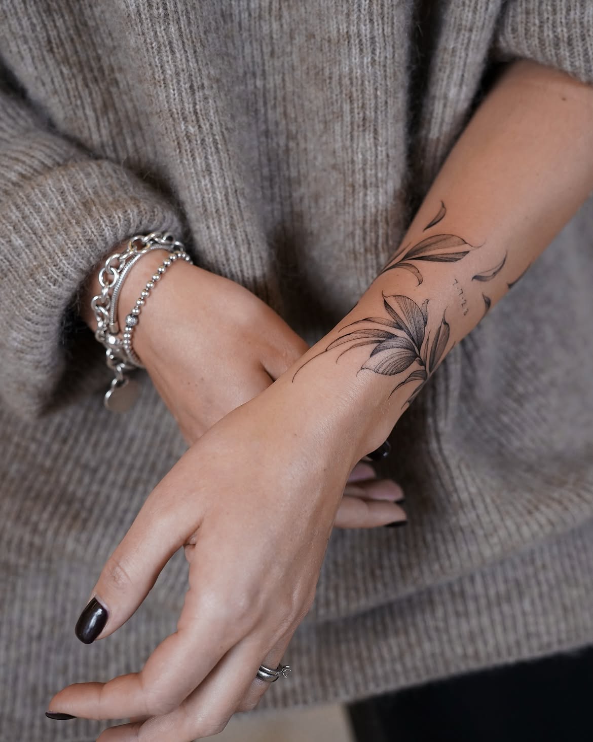 32 Wrist Tattoo Ideas 2026: Fine-Line, Floral and Wrap-Around Designs Worth Saving