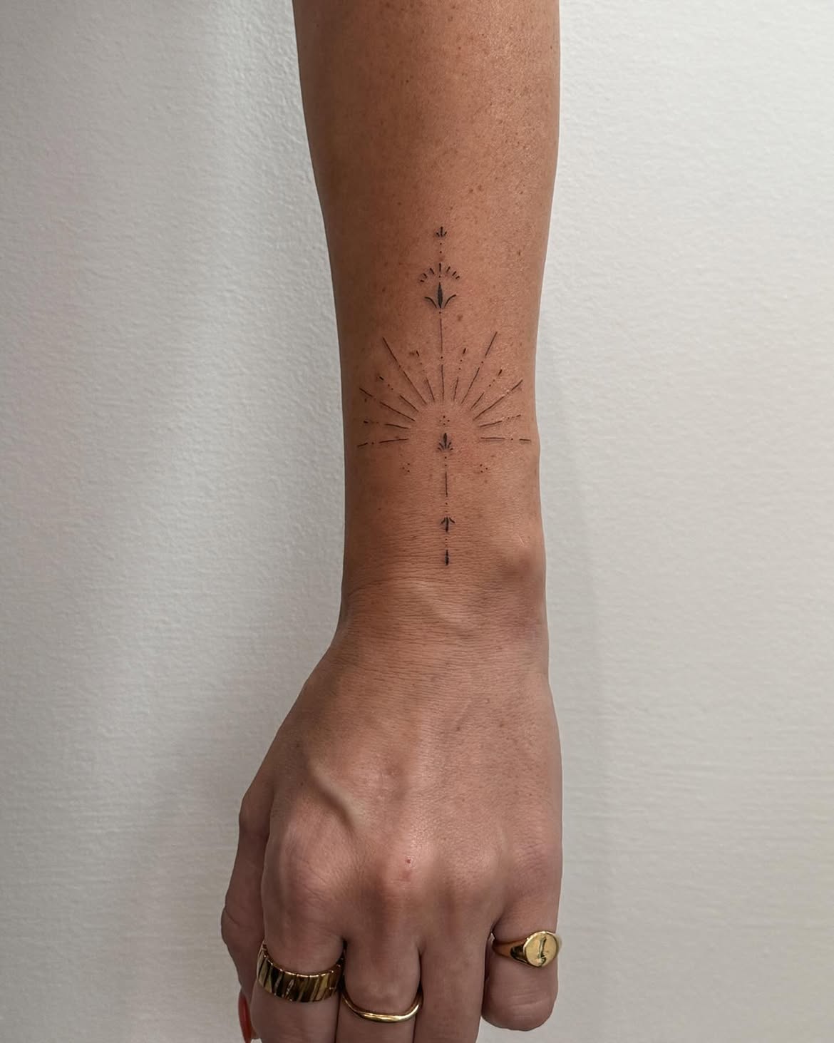 32 Wrist Tattoo Ideas 2026: Fine-Line, Floral and Wrap-Around Designs Worth Saving