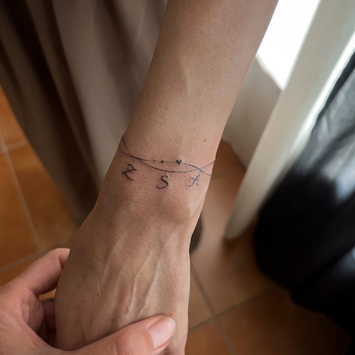 32 Wrist Tattoo Ideas 2026: Fine-Line, Floral and Wrap-Around Designs Worth Saving