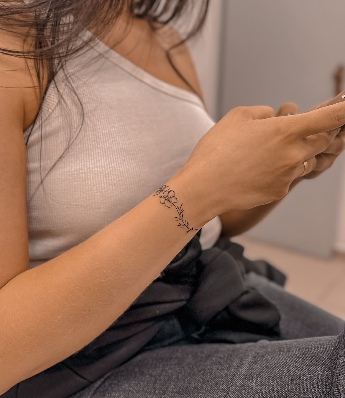 32 Wrist Tattoo Ideas 2026: Fine-Line, Floral and Wrap-Around Designs Worth Saving
