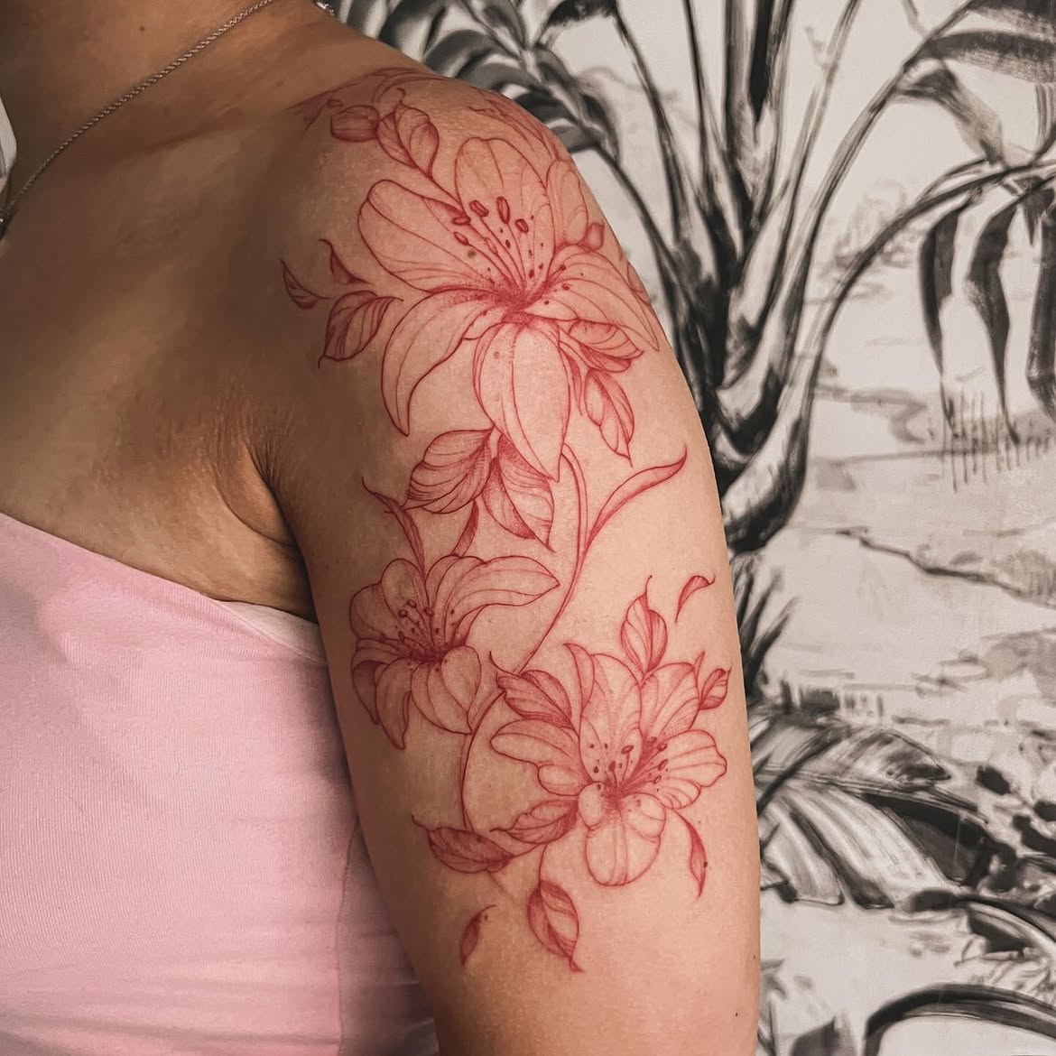 28 Red Ink Tattoo Ideas 2026: Fine Line Florals, Back Pieces and Feminine Designs