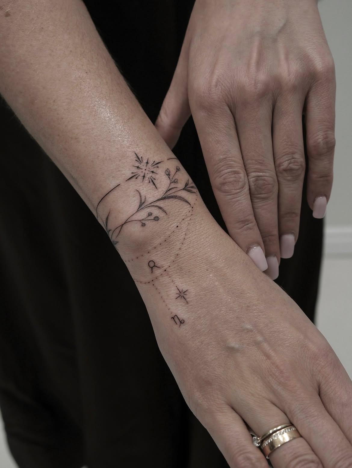 32 Wrist Tattoo Ideas 2026: Fine-Line, Floral and Wrap-Around Designs Worth Saving