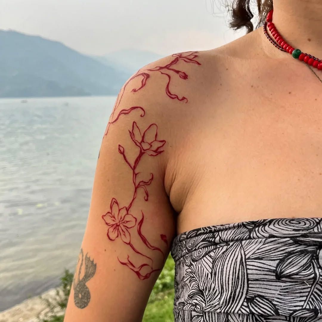 28 Red Ink Tattoo Ideas 2026: Fine Line Florals, Back Pieces and Feminine Designs