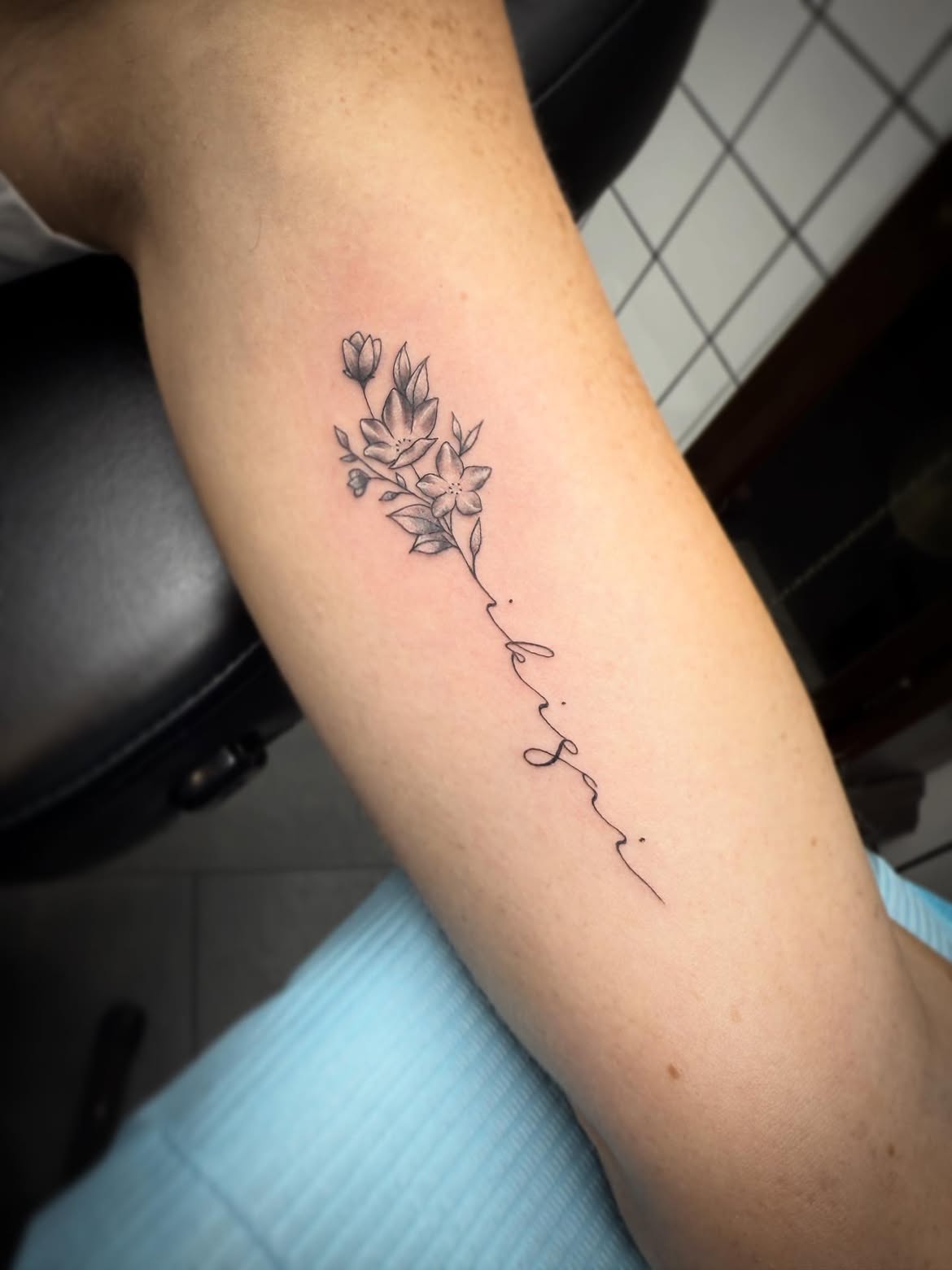 29 Inner Bicep Tattoo Ideas: Meaningful, Feminine and Bold Designs
