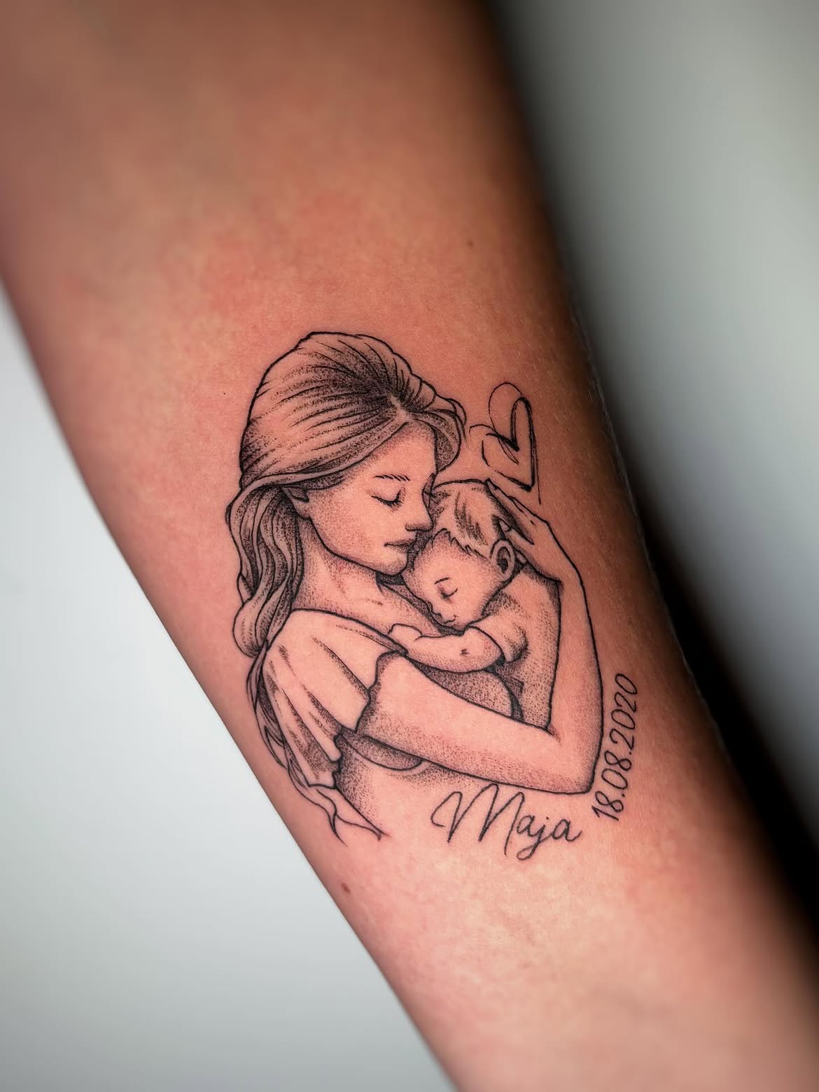 29 Mom Tattoo Ideas 2026: Meaningful Designs That Celebrate an Unbreakable Bond