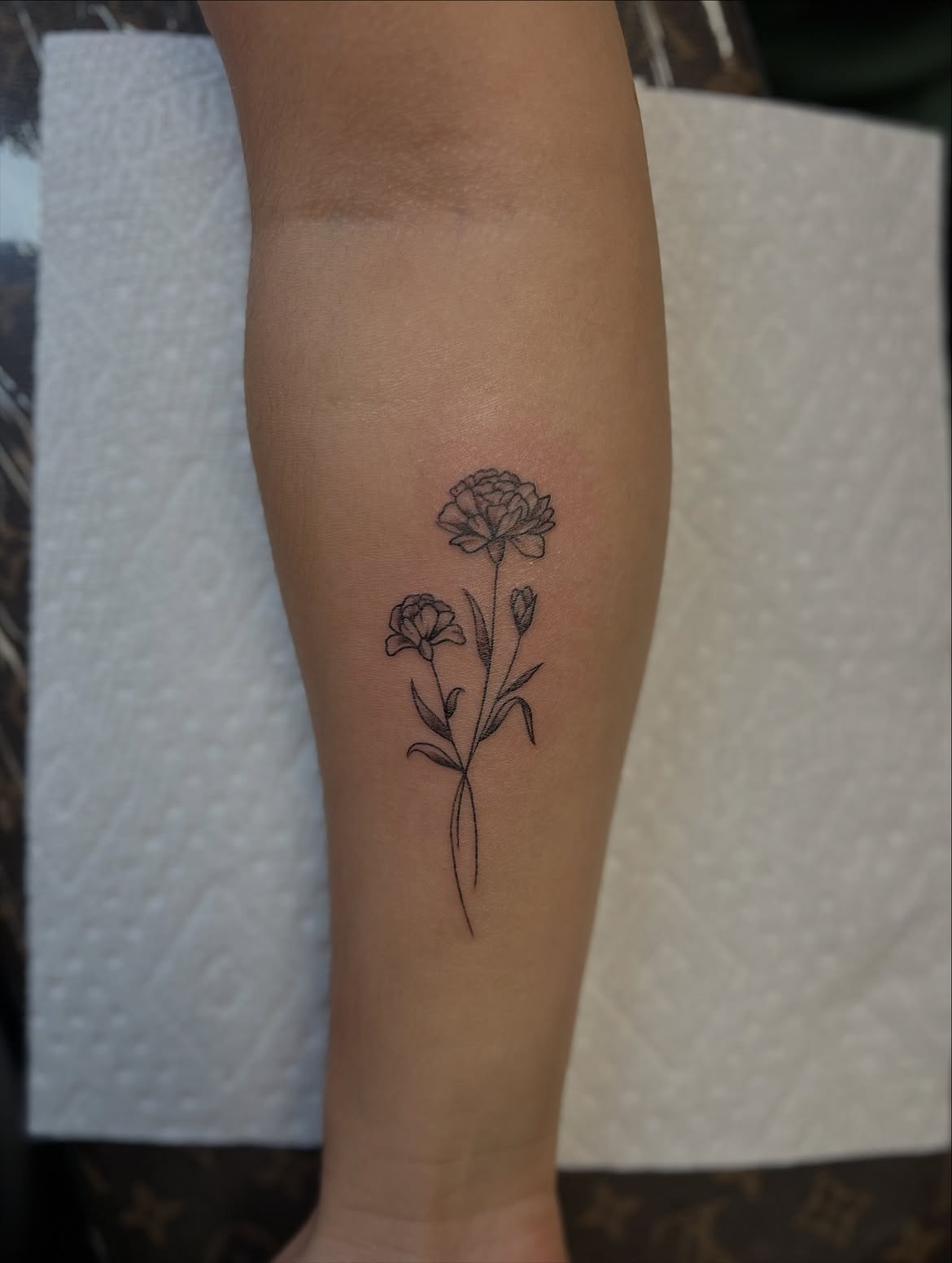 28 Carnation Tattoo Ideas 2026: Delicate Florals, Fine Lines, and Rich Red Ink