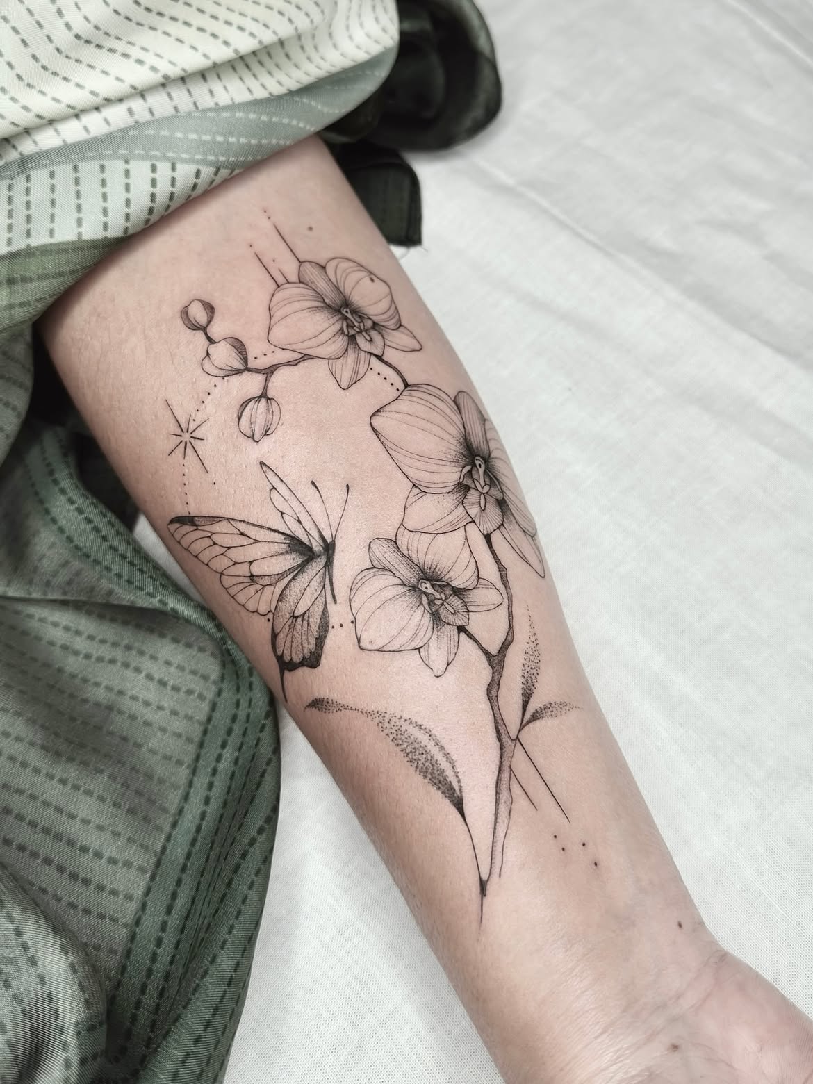 28 Elegant Orchid Tattoo Ideas 2026: Fine Line, Color, Minimalist & Floral Designs